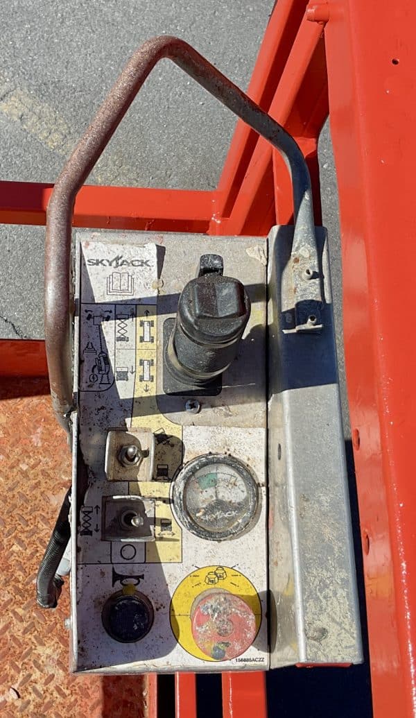 2015 Skyjack SJIII3219 Electric Scissor Lift_Platform Control Box