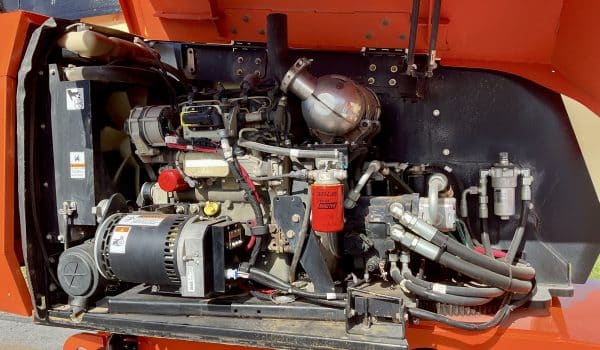 2016 JLG 600S Boom Lift_Engine
